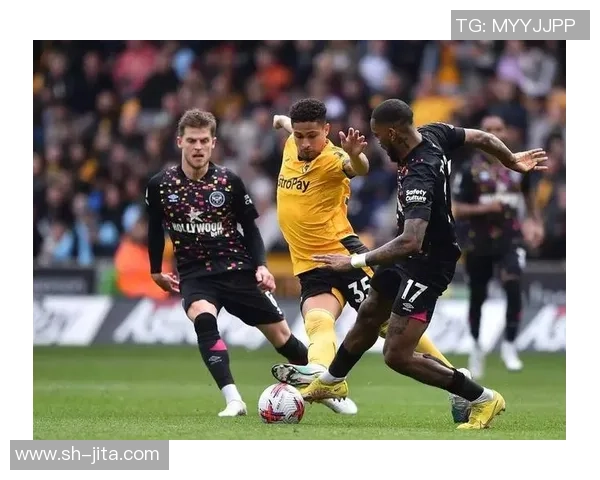 英超激战：那不勒斯与多特蒙德1比1平局引发转会热议与全场沸腾